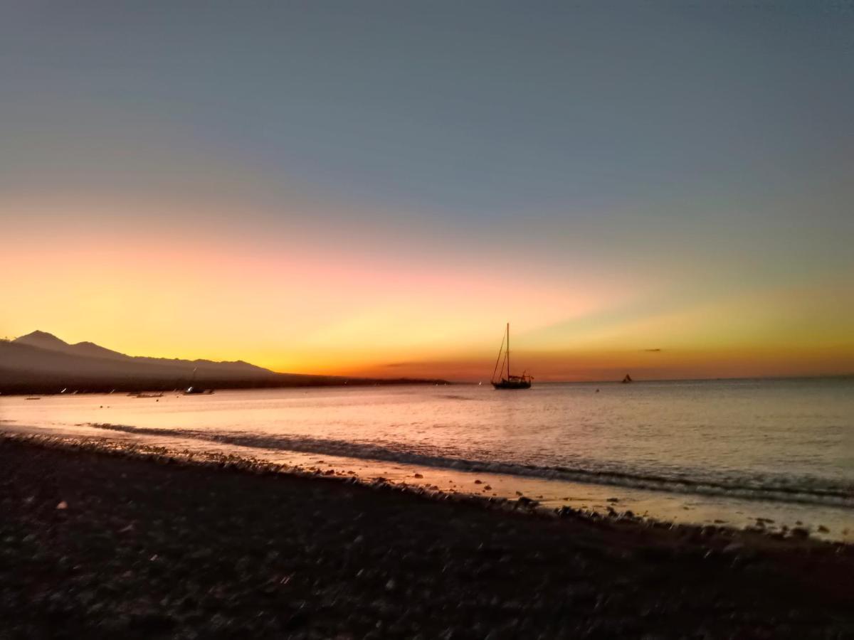 Beach Side Amed Delem Family Ambat Exterior foto